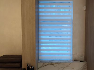 Рулонные шторы с монтажным профилем с тканью День Ночь